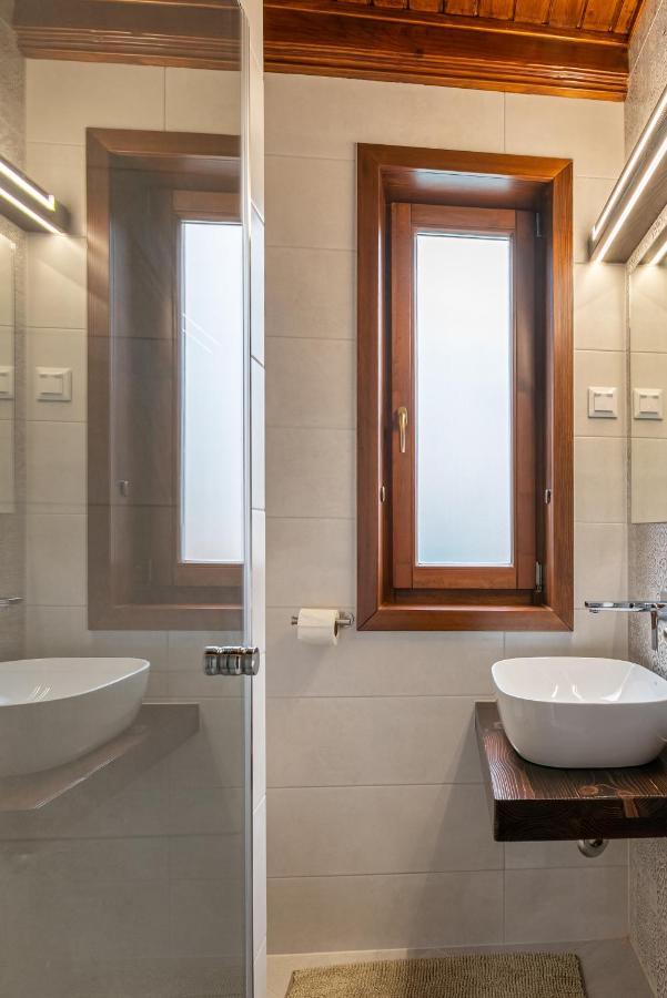 Posteleki Vendeghaz-Nyugalom Szigetei Villa Gyula Exterior photo