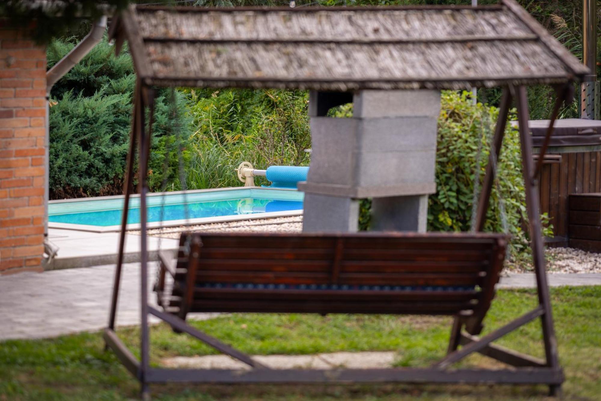 Posteleki Vendeghaz-Nyugalom Szigetei Villa Gyula Exterior photo